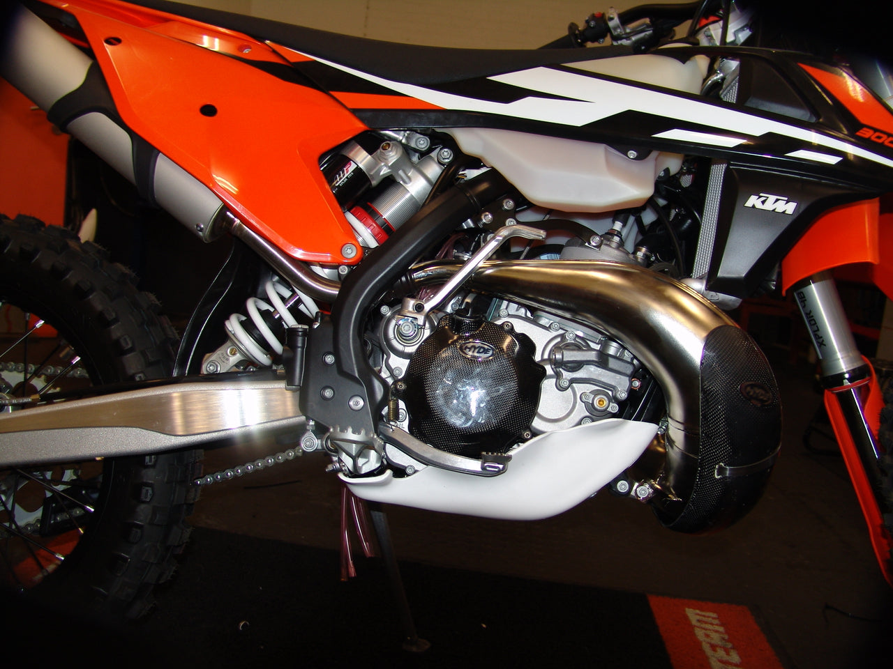 KTM 250/300 Carbon Kevlar Bolt-on Clutch Casing Guard
