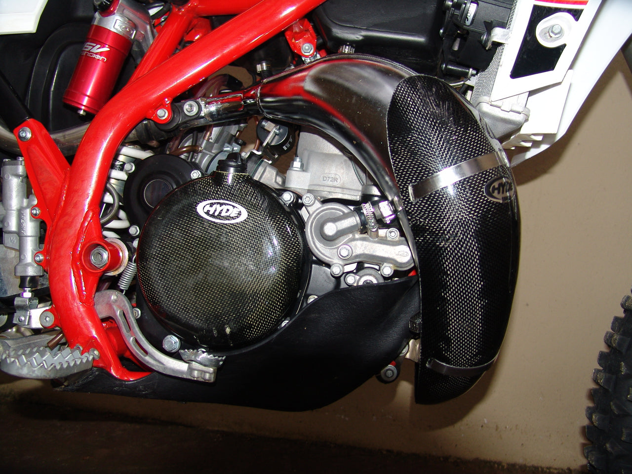 BETA 300 / X-TRAINER CARBON KEVLAR EXHAUST GUARD